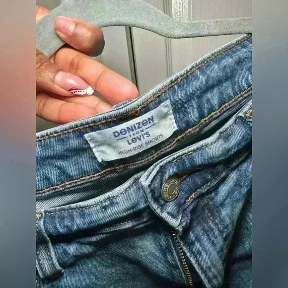 Denizen from Levi’s High-Rise Cutoff Denim Shorts - Size 12 - Picture 4 of 4